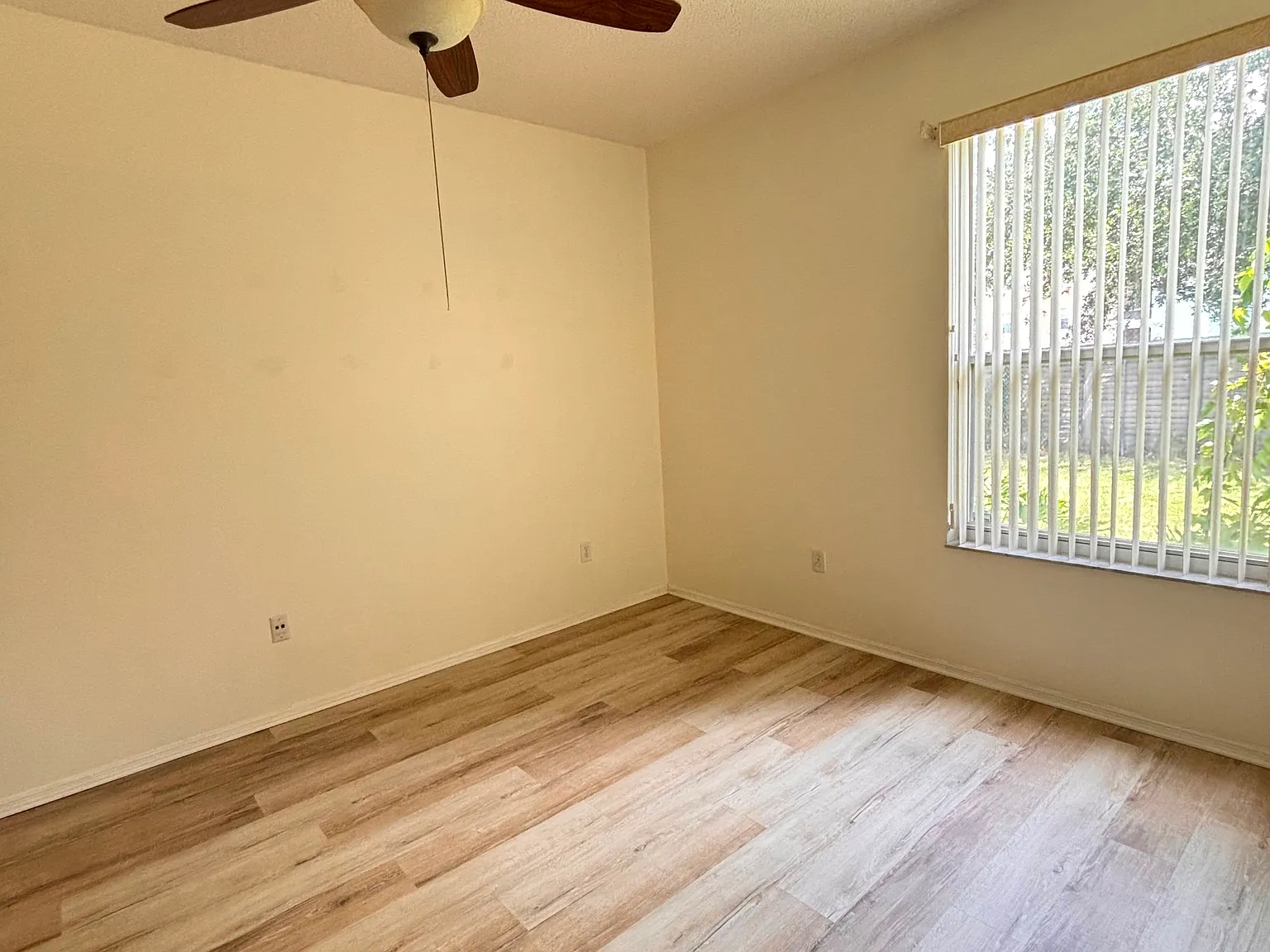 13218 Summerton Dr — Photo 2