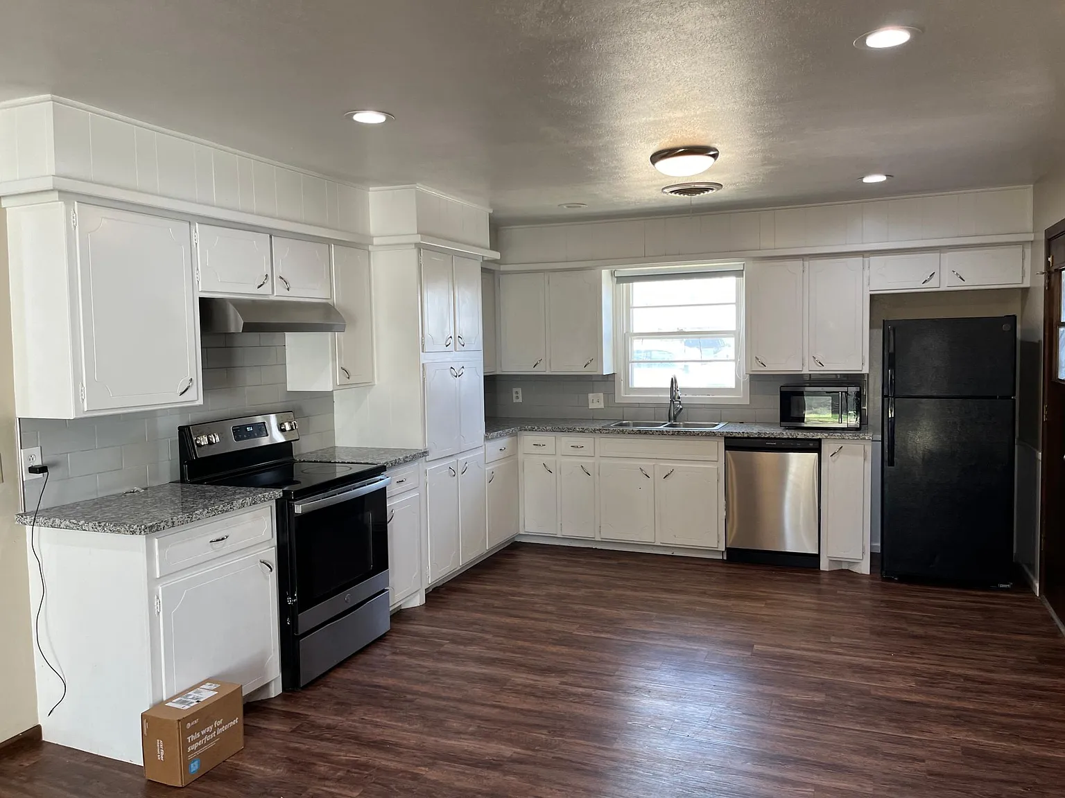 4 bed, 2000 sqft, $2,400 — Photo 1