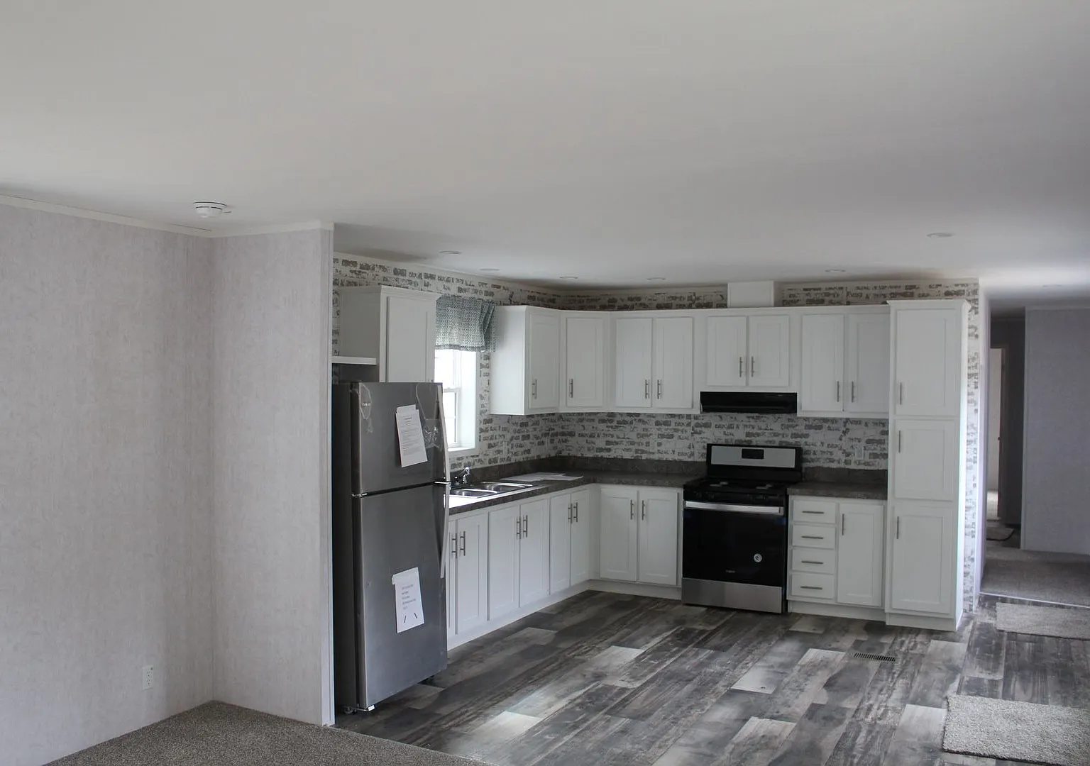 2 Bedroom Mobile Home in Shrewsbury Township — Photo 3