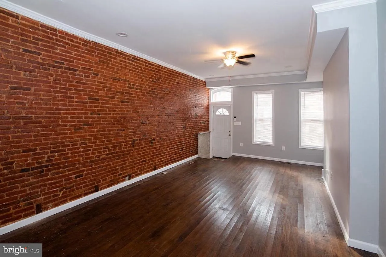 5 bed, 2.5 bath, 1830 sqft, $3,000 — Photo 2