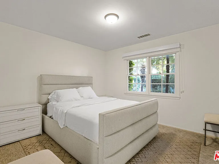 3690 Crownridge Dr — Photo 30