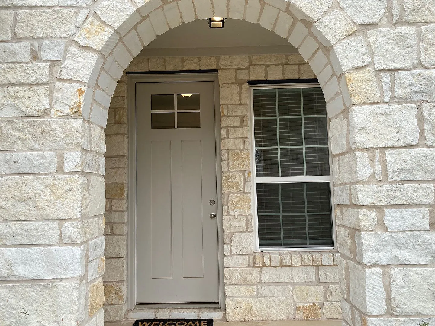 Gorgeous 3 bed / 2 Bath in Oaks at San Gabriel — Photo 2