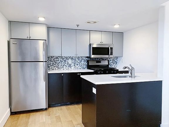 5th image of 94 Meserole St APT 4B
