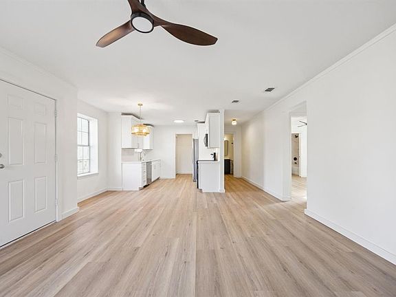 4th image of 302 W Pelton St #302