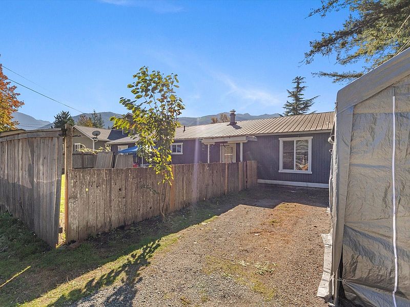 3rd image of 604 Orchard Avenue