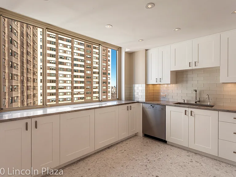 30 W 63rd St #31MNO — Photo 10