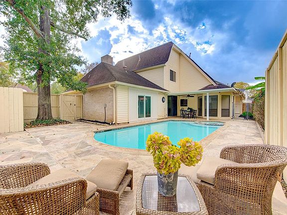 2nd image of 831 Plainwood Dr