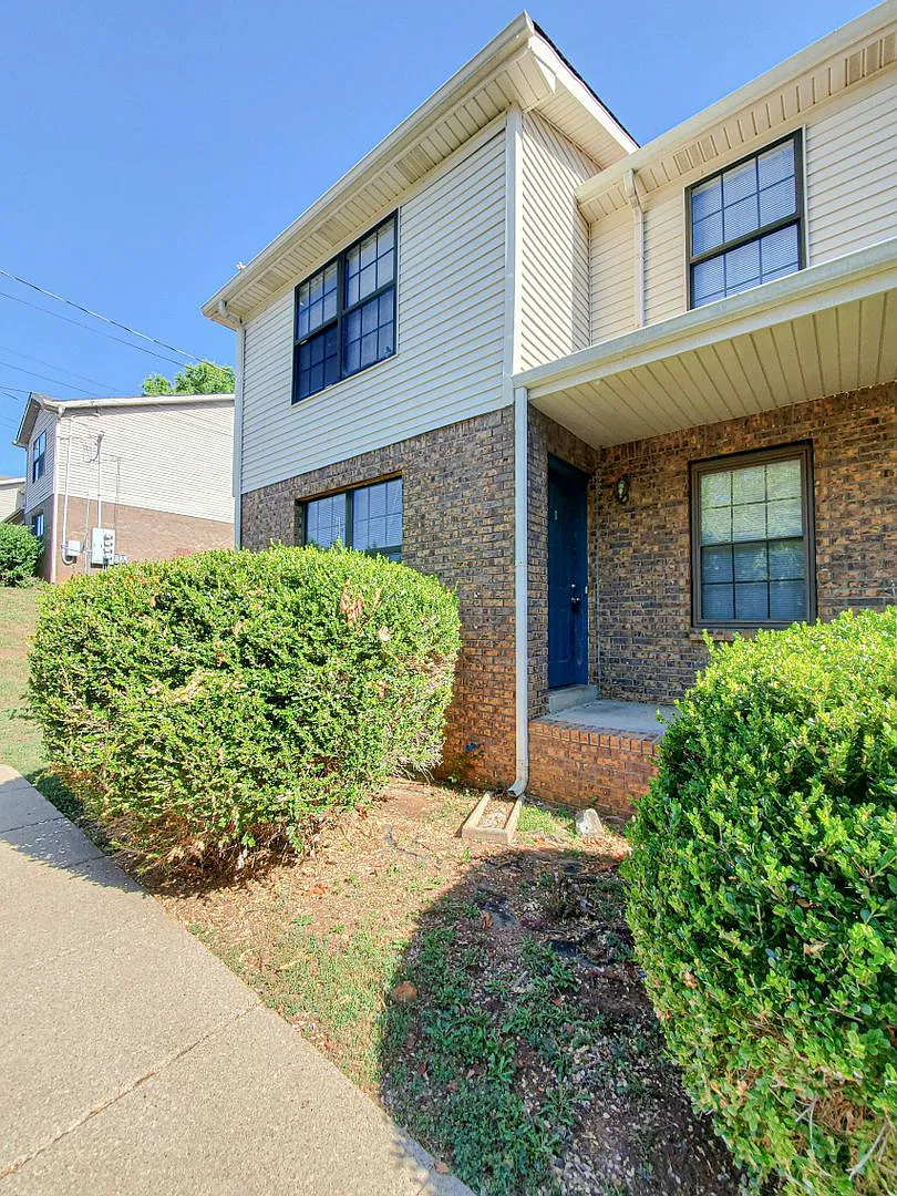 1551 E Knollwood Circle — Photo 1