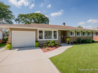 82 Woodcrest Ln, Elk Grove Village, IL 60007