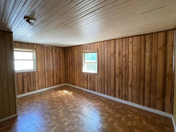 4th image of 264 Chapman Ave