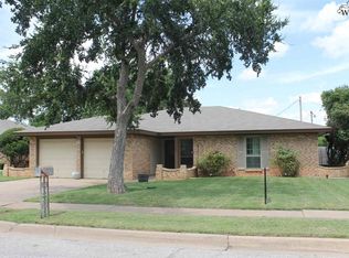 4605 Misty Valley St E, Wichita Falls, TX 76310