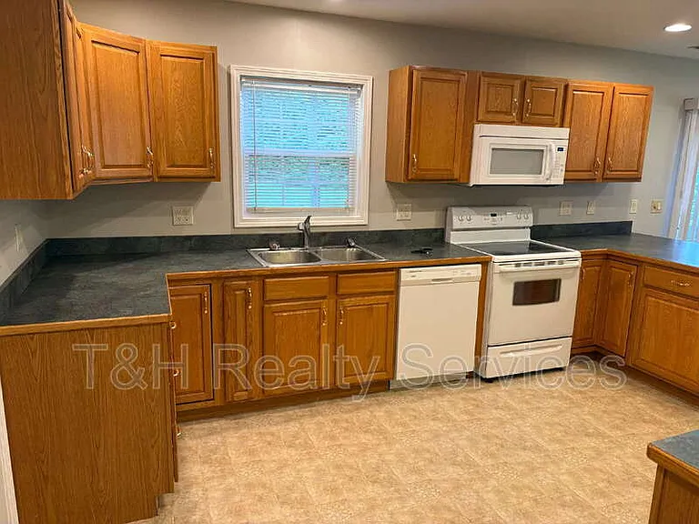 5202 Patterson St — Photo 7
