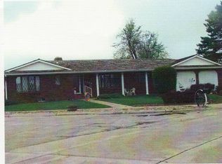 1526 Arthur Dr, Holdrege, NE 68949