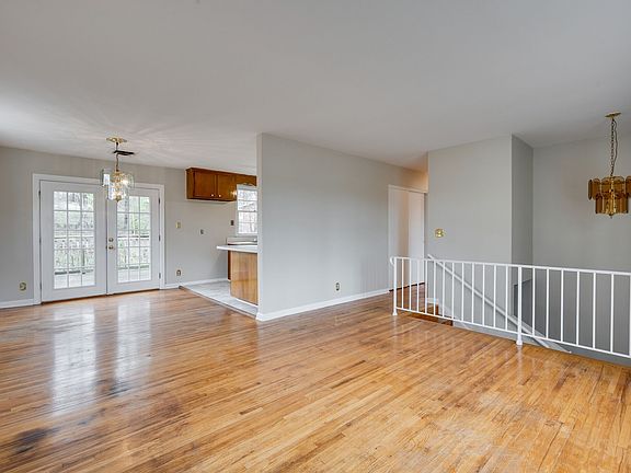 2nd image of 202 Robin Hood Dr