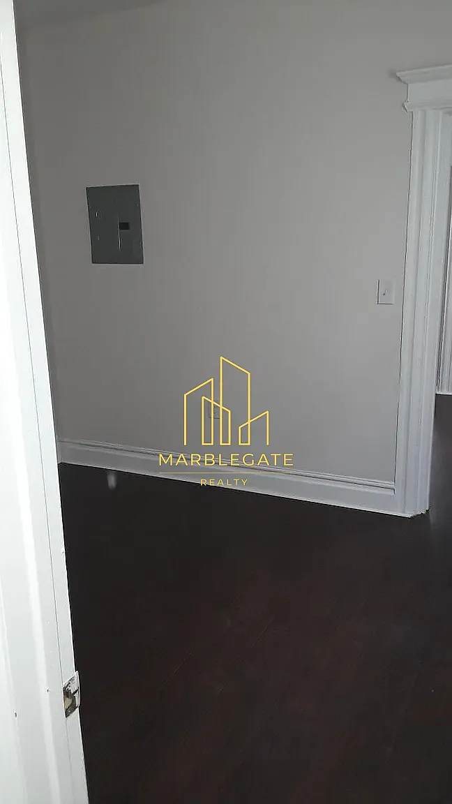 3 bed, 1050 sqft, $2,195 — Photo 4