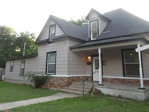 319 E Bradley Ave, Pauls Valley, OK 73075