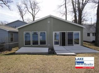 1511 S Lakeview Dr, Clear Lake, IA 50428