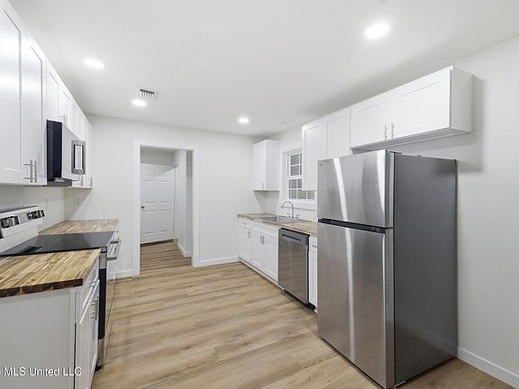 5th image of 3307 Johnson Dr