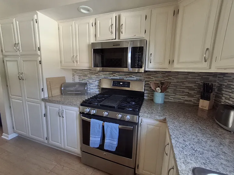 33 Bellows Ct — Photo 12