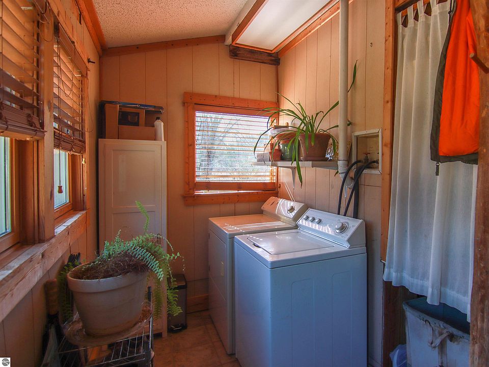 6639 S Thompsonville Rd, Thompsonville, MI 49683 Zillow