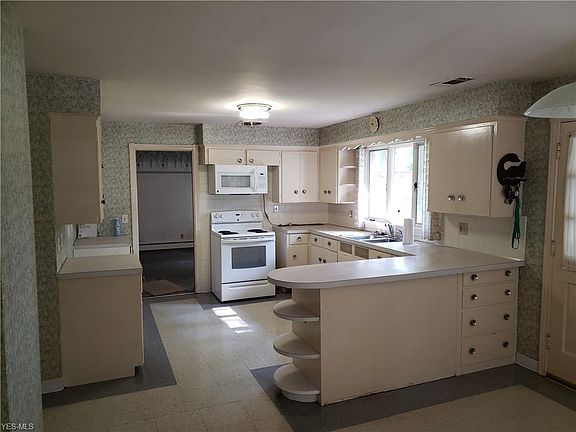 2nd image of 520 Garford Ave