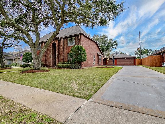 3rd image of 807 W Green Belt Dr
