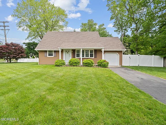 2nd image of 952 Stafford Drive