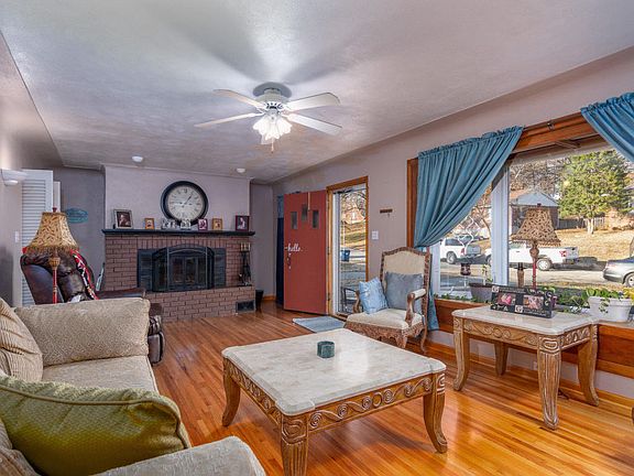 2nd image of 1605 Beverly St