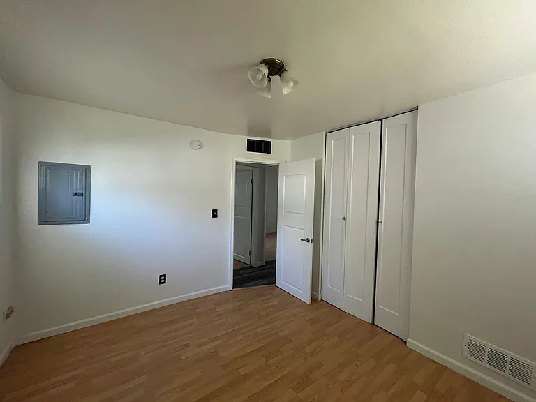 4987 Roosevelt Blvd — Photo 10