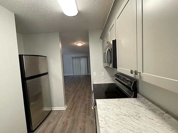 4th image of 719 Green St APT 301