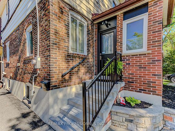 4th image of 39 Rosemeade Ave