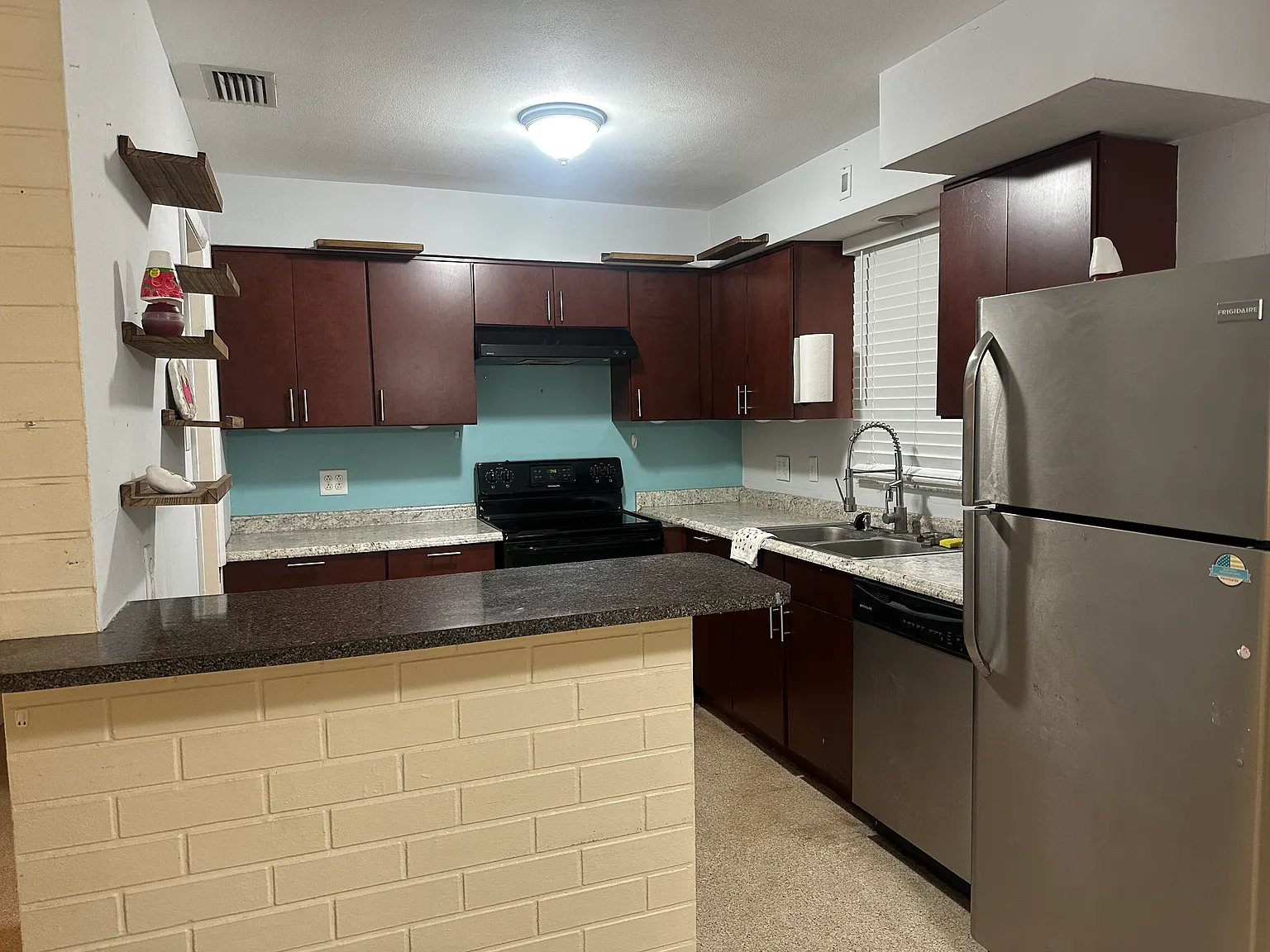 3 bed, 1008 sqft, $2,600 — Photo 3