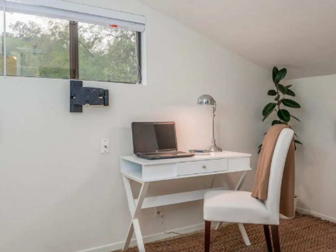 1 bed, 300 sqft, $1,725 — Photo 2