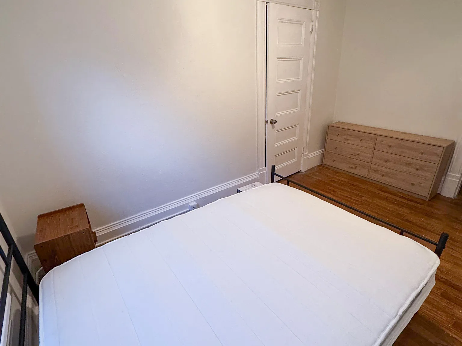 4 bed, 2.0 bath, 2000 sqft, $680 — Photo 2