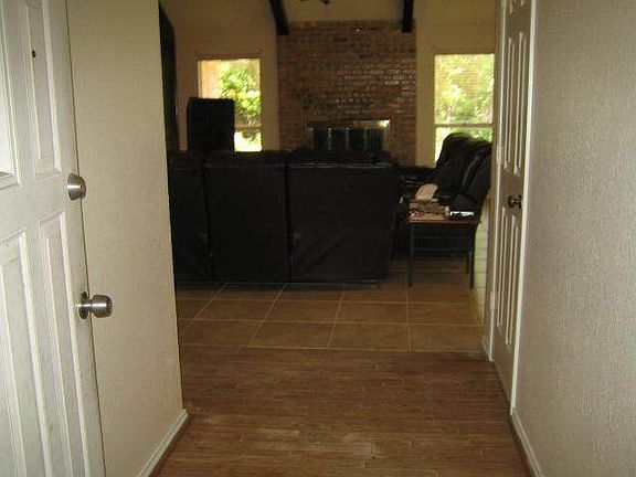 2nd image of 404 Kelley Ct