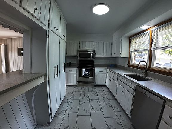2nd image of 38884 Collinwood Dr