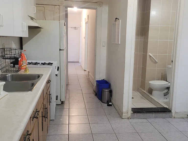 111 Oxford St #1 — Photo 11