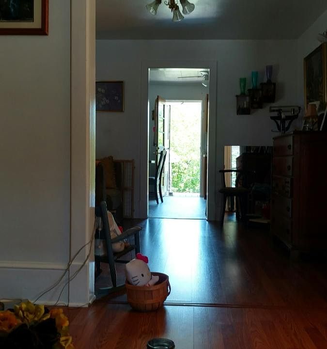 2nd image of 917 & 915 N Queen St