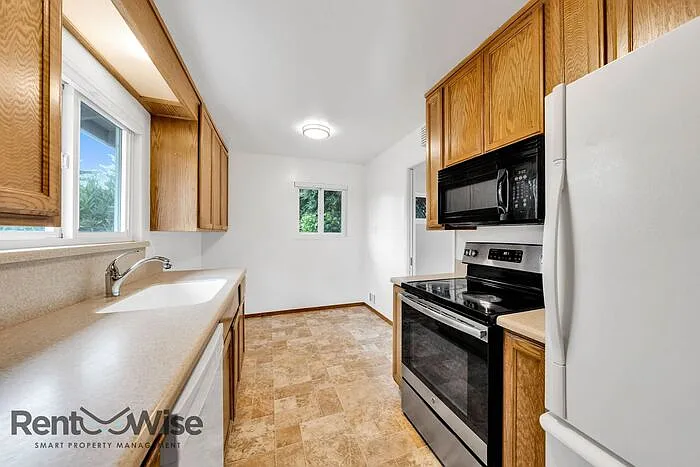2080 Helena Way — Photo 10