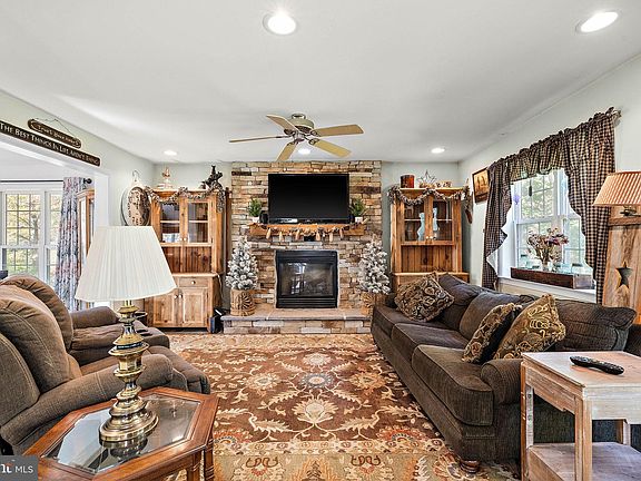 5th image of 194 Paper Mill Cir