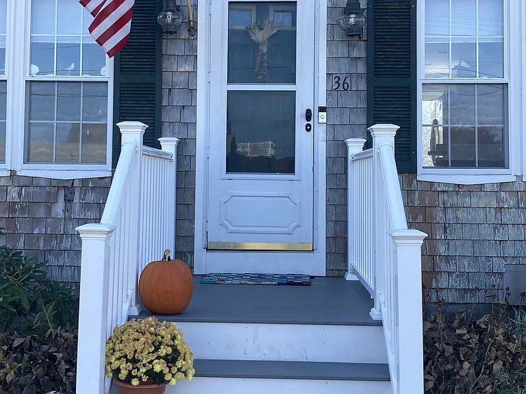 36 Wood Ave — Photo 1