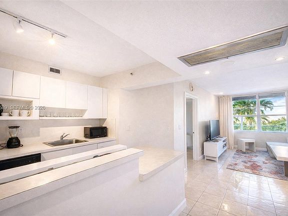 4th image of 100 Lincoln Rd #415