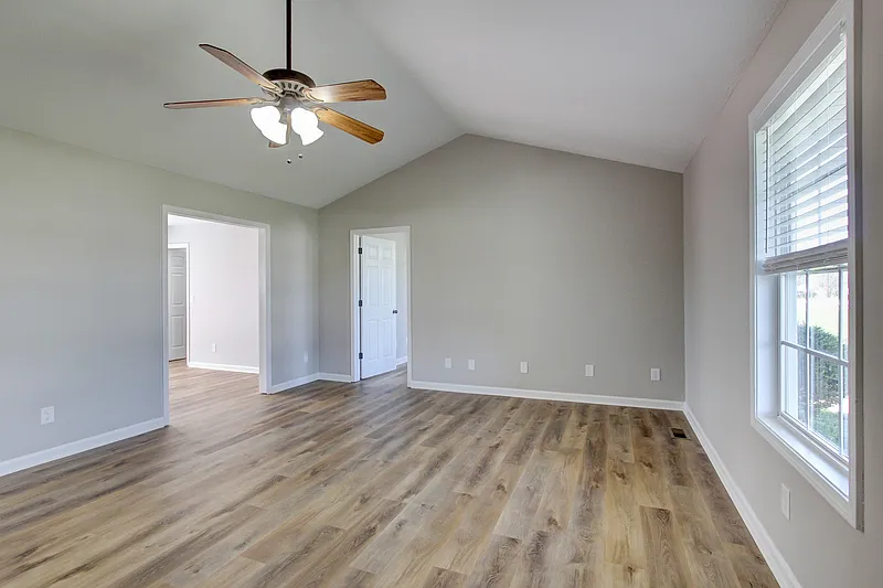 3 bed, 2.0 bath, 1328 sqft, $1,595 — Photo 3