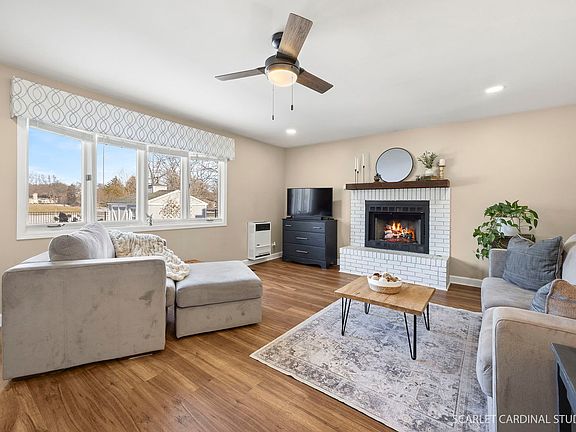 3rd image of 1217 River Oak Dr