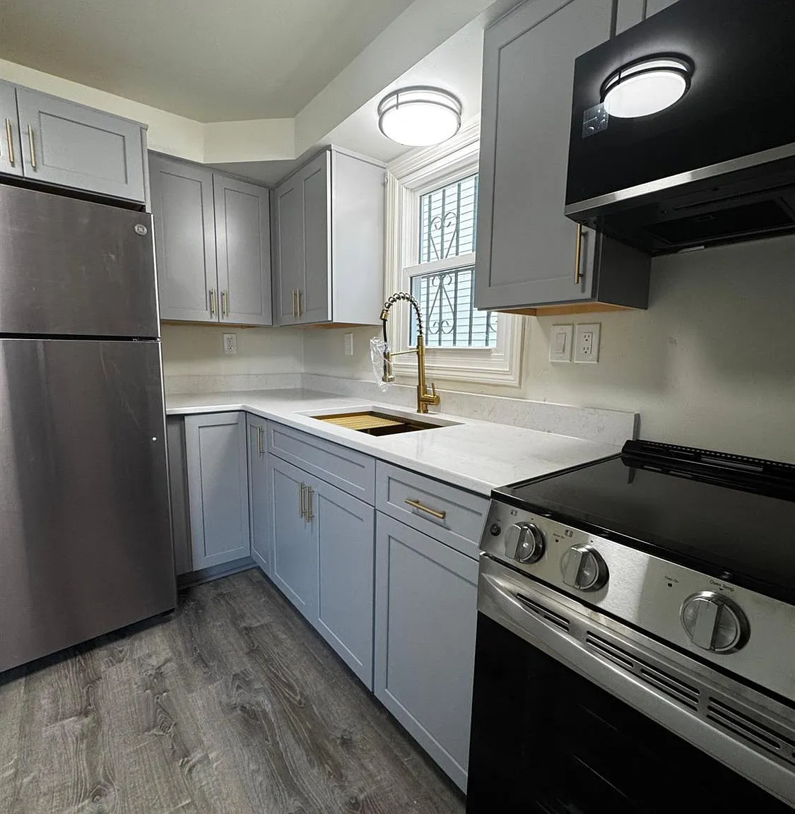 3 bed, 1.5 bath, 2052 sqft, $2,600 — Photo 1