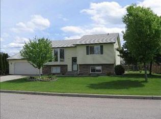 5718 N Canal St, Newman Lake, WA 99025