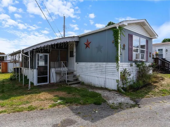 4 1st St, Portsmouth, RI 02871