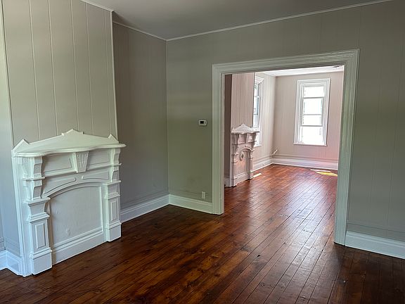 3rd image of 294 Richmond Ave #2