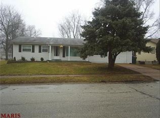 806 Bellflower Dr, Hazelwood, MO