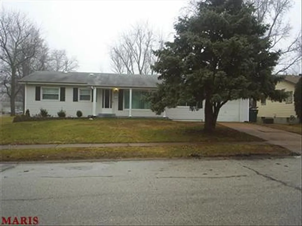 806 Bellflower Dr photo 1
